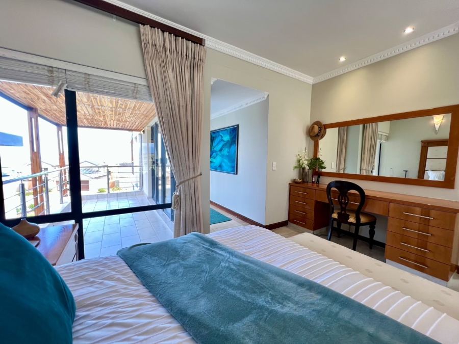 5 Bedroom Property for Sale in Oubaai Western Cape